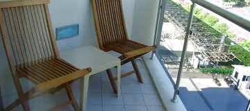 FX №57022 Обложка. Складные стулья на балконе.