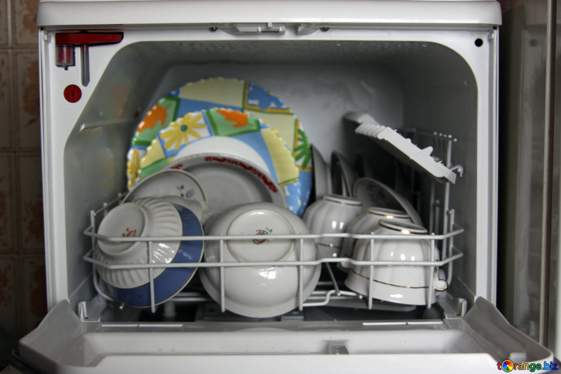 Кастрюли можно мыть в посудомойке. Машина п/моечная ПММ-к1. МПТ-1700 посудомоечная машина. Посуда в посудомоечной машине. Загрузка посуды в посудомоечную машину кастрюли.