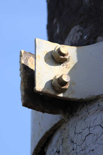 La fijación de la collera metálica sobre la columna  №901