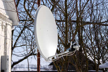 Satelliten-TV im Dorf №691