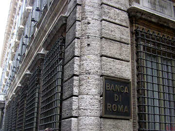 As paredes e janelas barradas, o banco italiano  №314