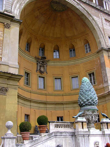The dome in front of the building with sculptures and greenery №298