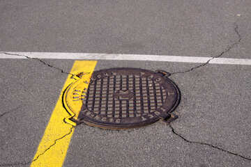 Manhole on the pavement №864