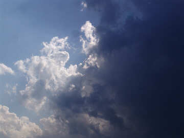 Eine Wolke am blauen Himmel №873