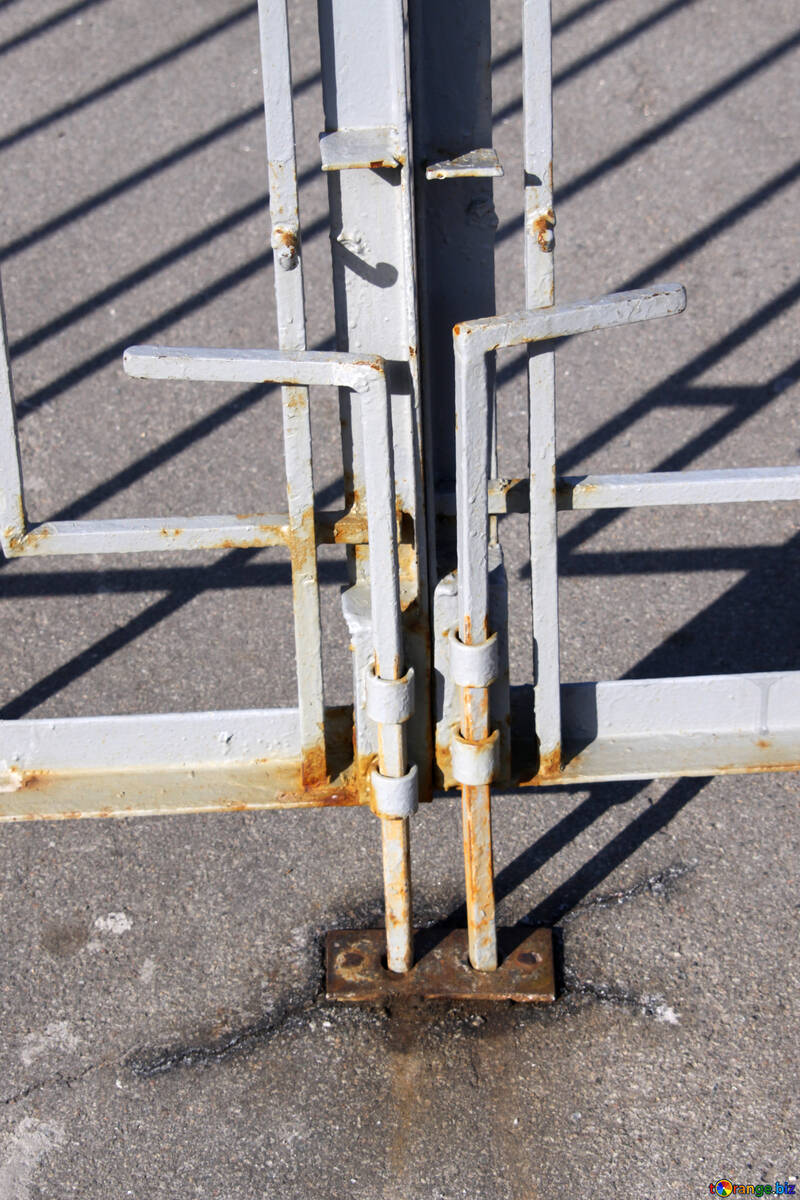 Due verticale metallo bulloni su ferro cancello №765