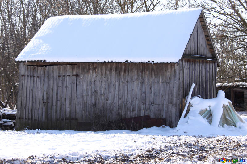  cobertizo de madera en el techo de la casa de invierno  №488