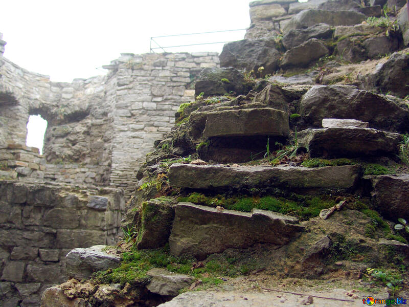 Dilapidated Steinmauer auf den Ruinen der alten Burg №359