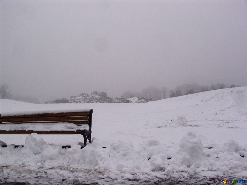 Winter nebelhaft Landschaft mit Bank №399
