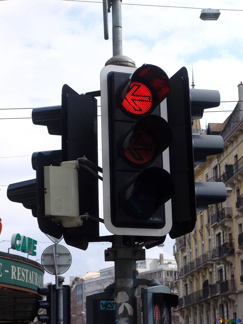 Red arrow to the left at the main traffic lights  №397