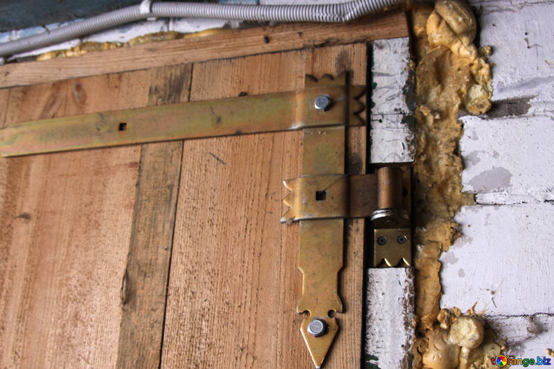 Lazo metal apoyo puerta de amarillo metal. №758