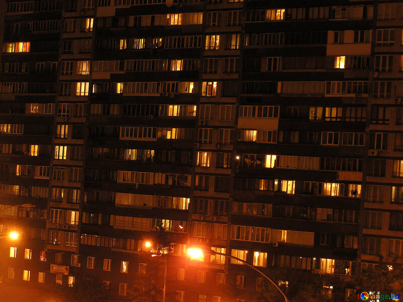 Las ventanas de noche del bloque №213