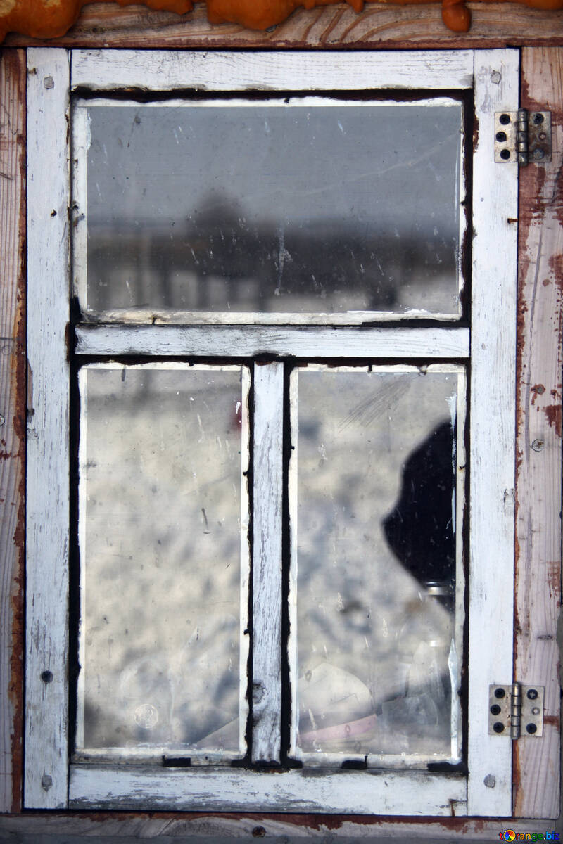  vieja ventana con la pintura descolorida ventana  №844