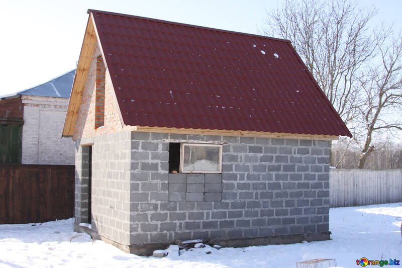 A box rural home under the roof of the metal №484