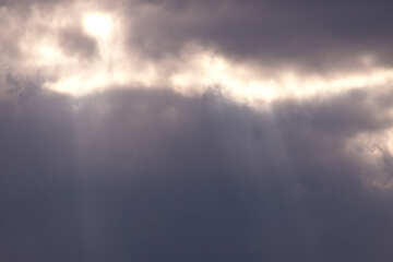 Strahlen der Sonne durch die Wolken №1108