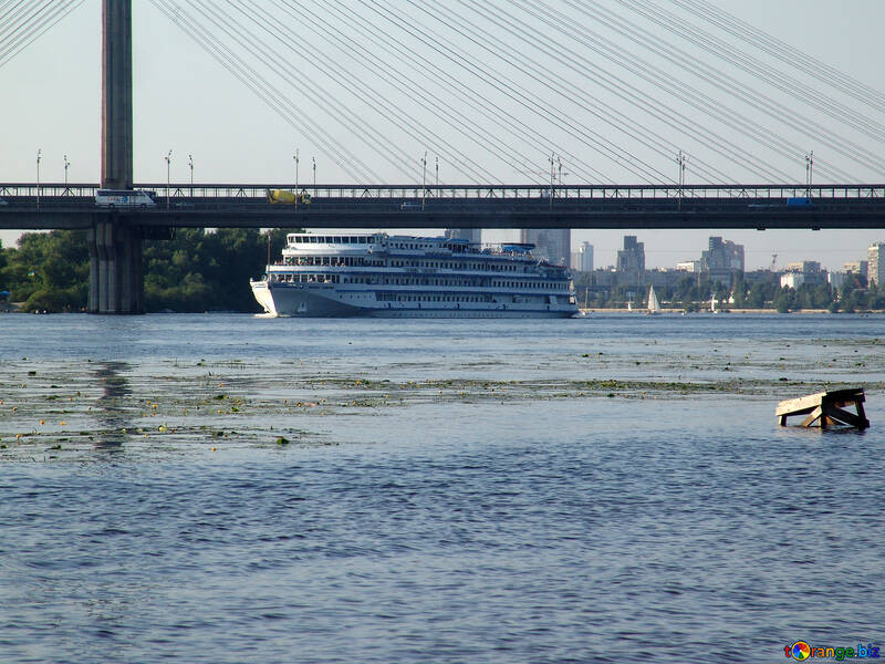 The bridge and ship №1985