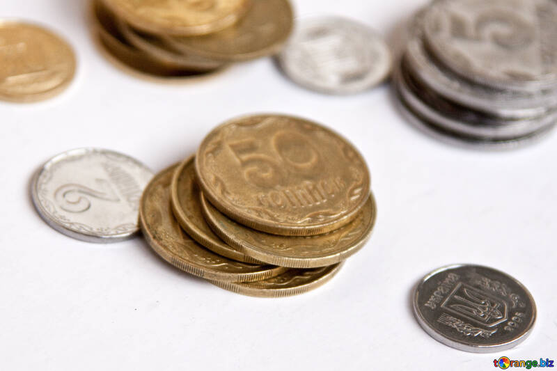  monedas de Ucrania sobre un fondo blanco acuñar moneda  №1563