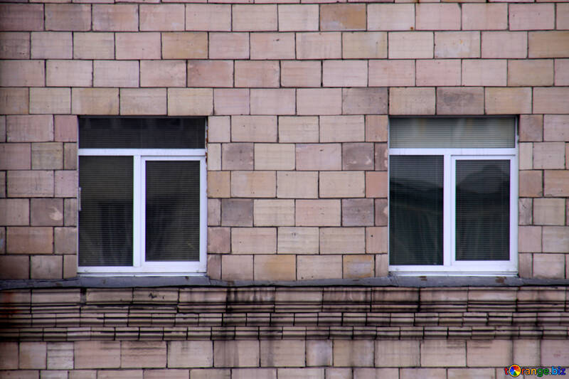 Metall-Kunststoff-Fenstern in einem alten Haus №1359