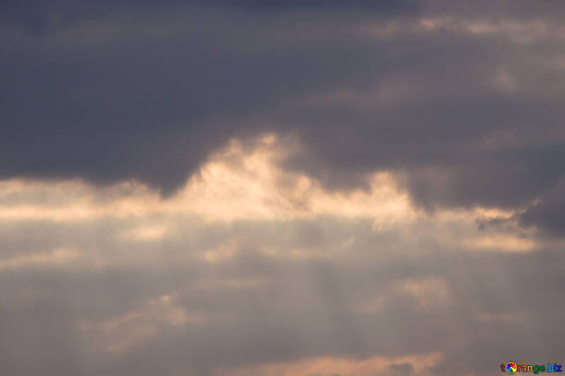 I raggi del sole attraverso le nuvole №1119