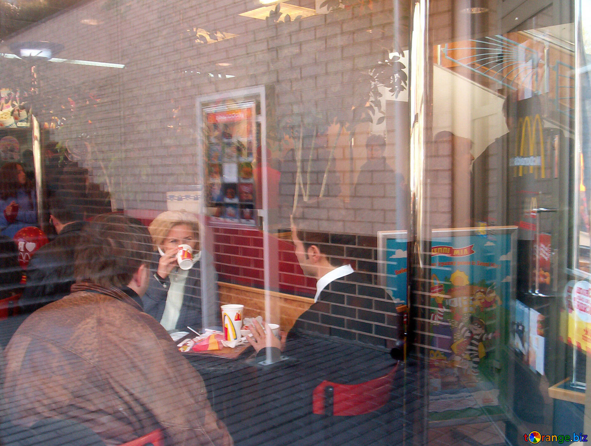 Люди В Кафе Фото