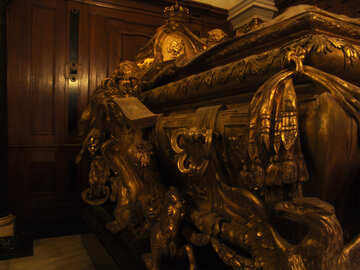 Gold coffin №11825