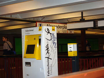 Automatische Kartenverkauf in der u-Bahn №11993