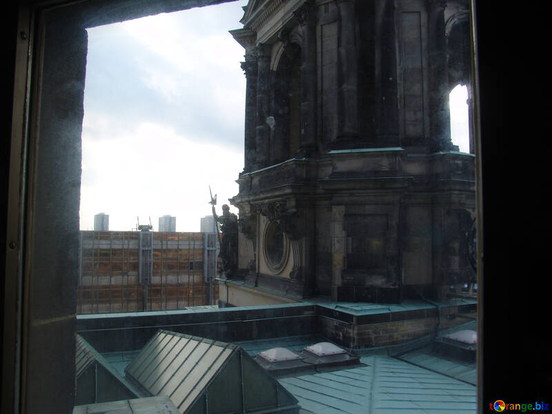 Ein Fenster auf dem Dach №11835