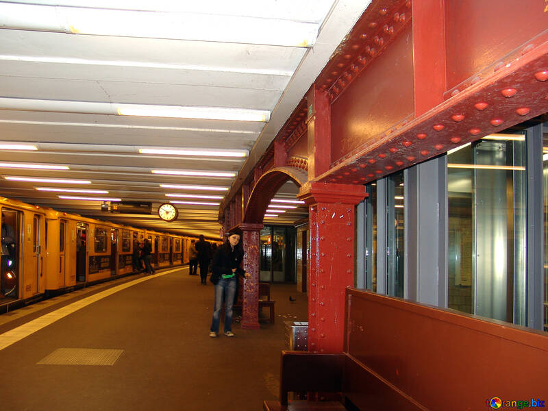 Tren subterráneo №11990