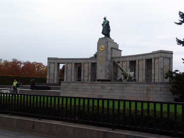 Sculpture d`un soldat soviétique à Berlin №12155