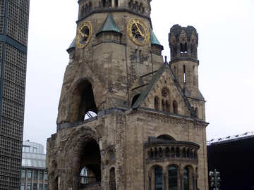 Iglesia en ruinas en Berlín №12087