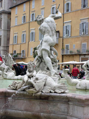 Escultura en la fuente.Neptuno. №12517