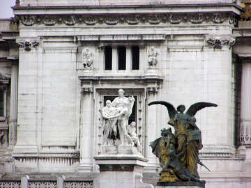 Monument en l`honneur du premier roi de l`Italie unie №12359