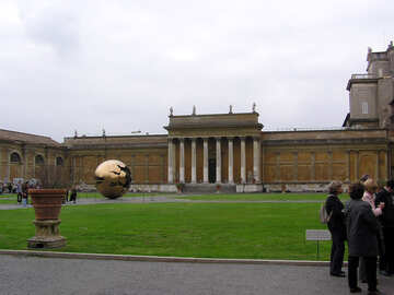 Ball in front of the Vatican Museums №12387