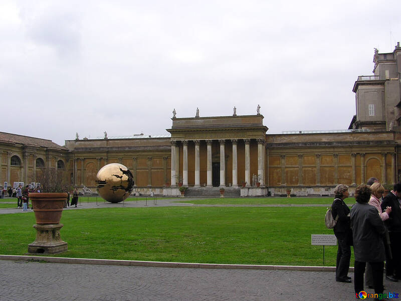 Palla di fronte ai musei Vaticani №12387