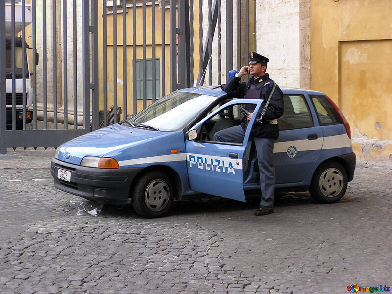警察官と警察の車 №12348