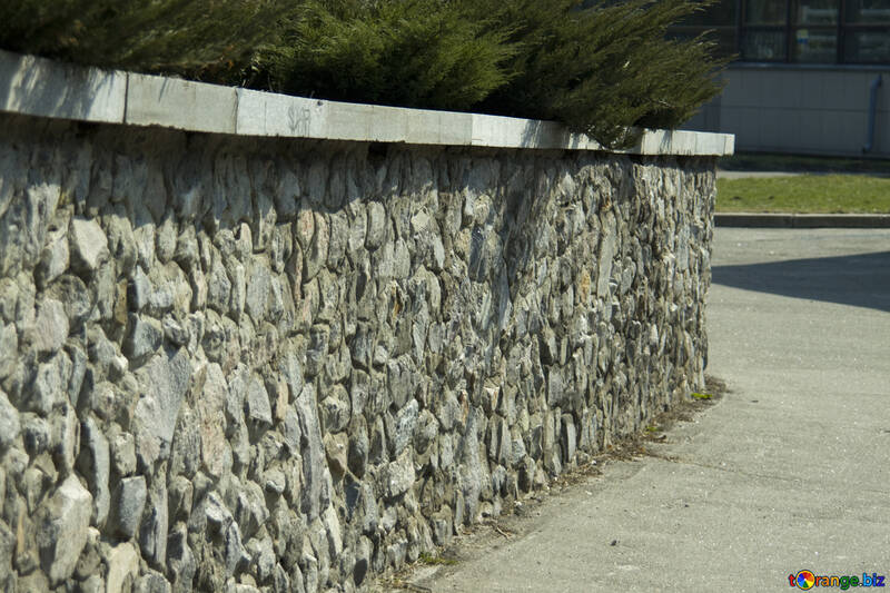 A stone retaining wall №12770