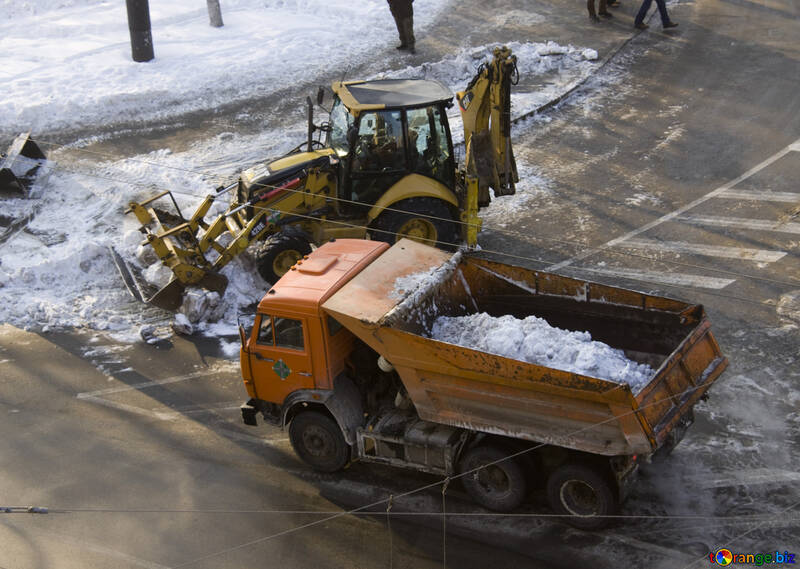 雪から道路の清掃 №12673