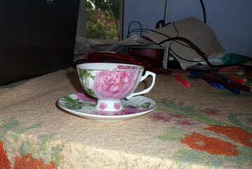 Una taza de té sobre la mesa №13995