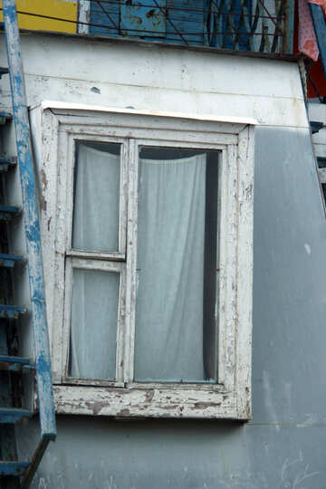 Вікно під сходами №13756