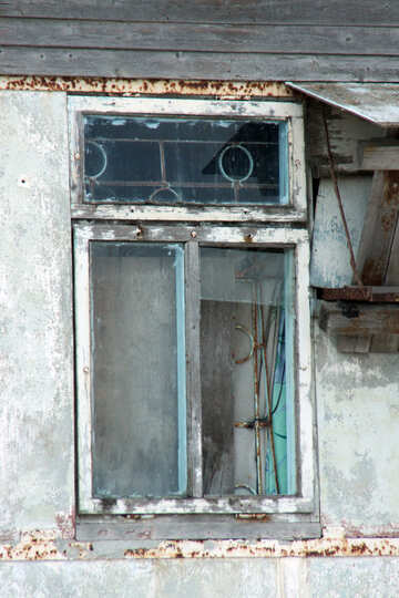 Разрушенное окно №13780
