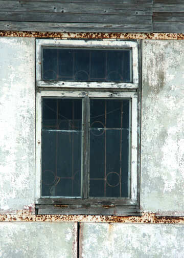 Окно с решеткой внутри №13757