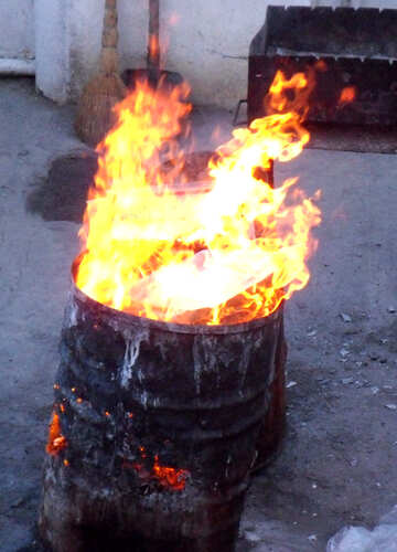 Brûler des déchets №13501