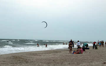 Kiting on the autumn beach №13466