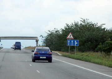 Signe du passage pour piétons sur la route №13327