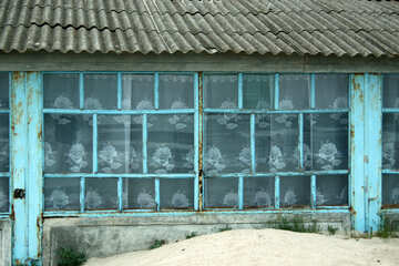 La textura de la ventana en la pared vieja №13739