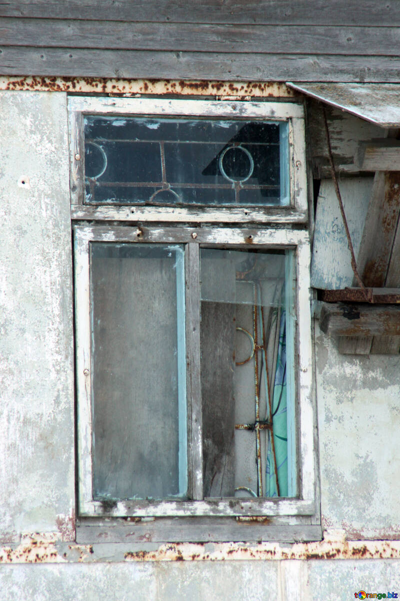 Разрушенное окно