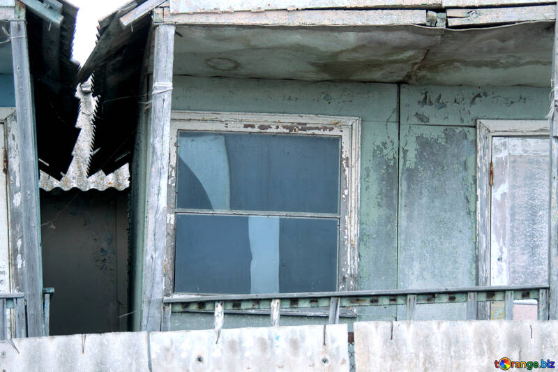 Fenêtre dans les bidonvilles №13798