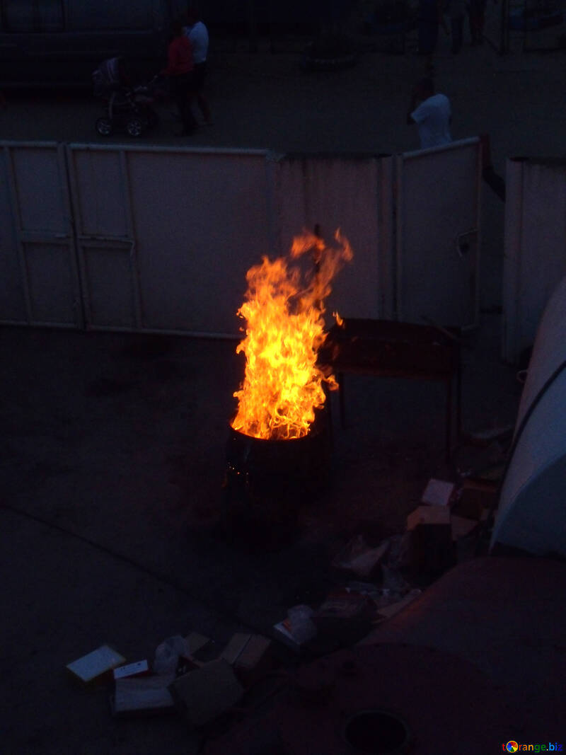 Burning trash en barriques №13633