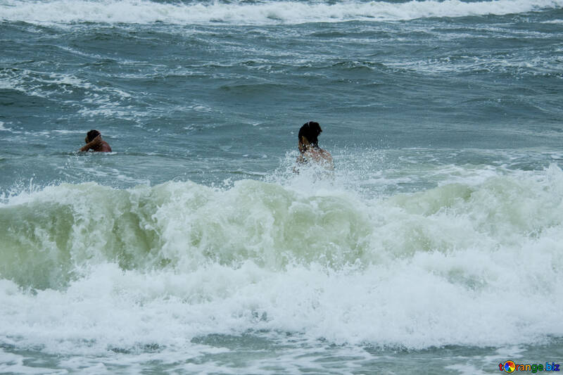 Big waves people bathe №13459