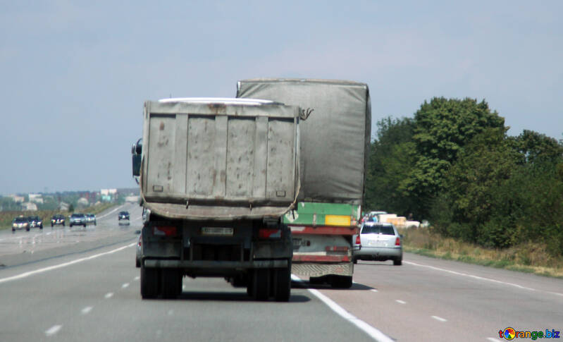 Trucks on the road №13344