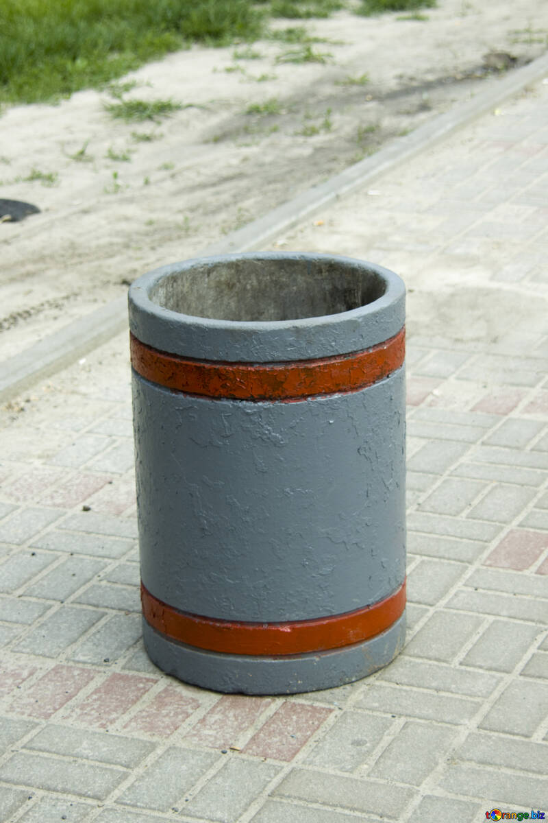 Concrete urn №14673